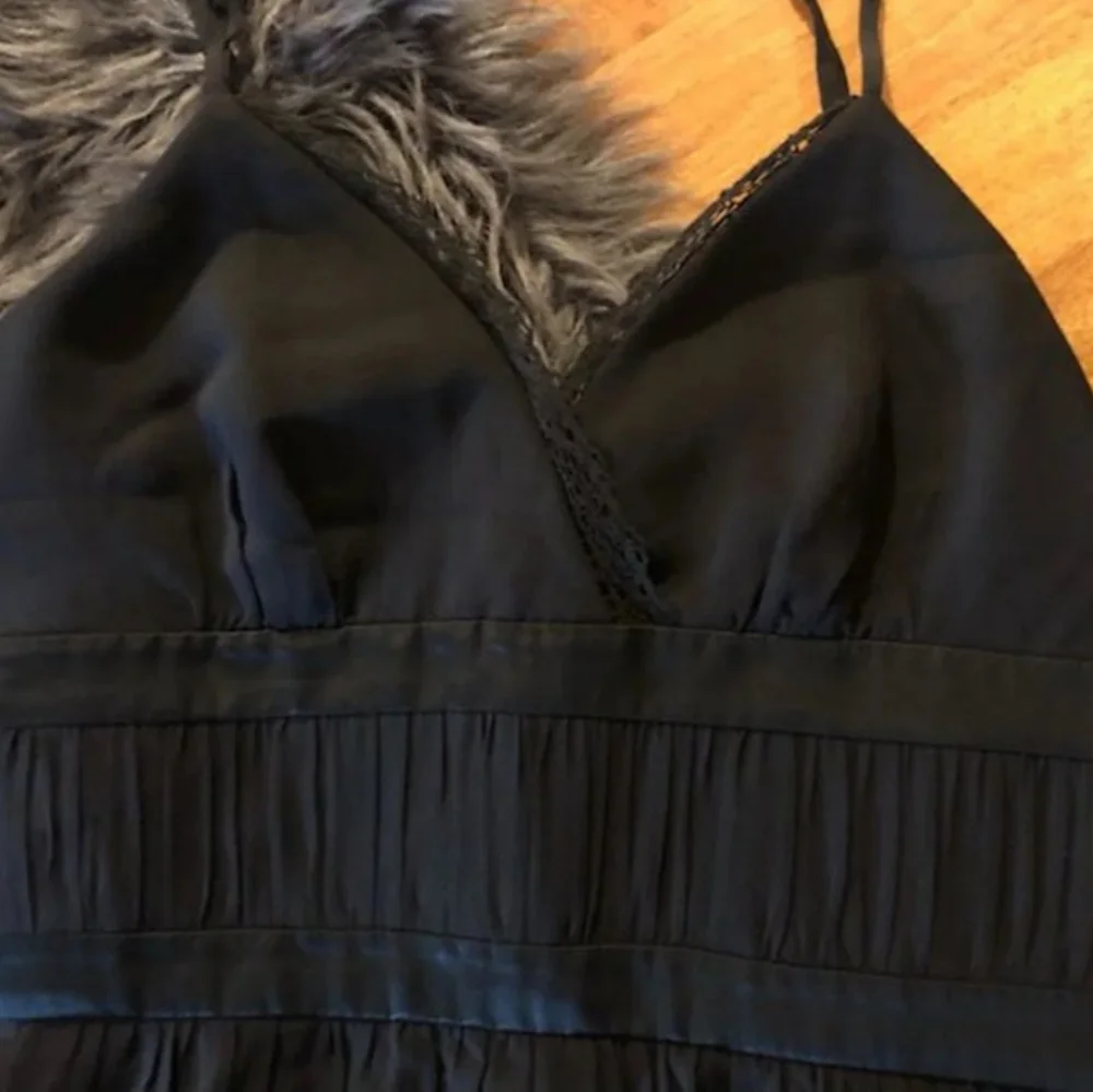 BCBG VINTAGE BLACK RUFFLE DETAIL DRESS - Picture 5 of 7